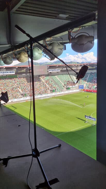 Mikrofonposition für Atmo-Aufnahme im Stadion